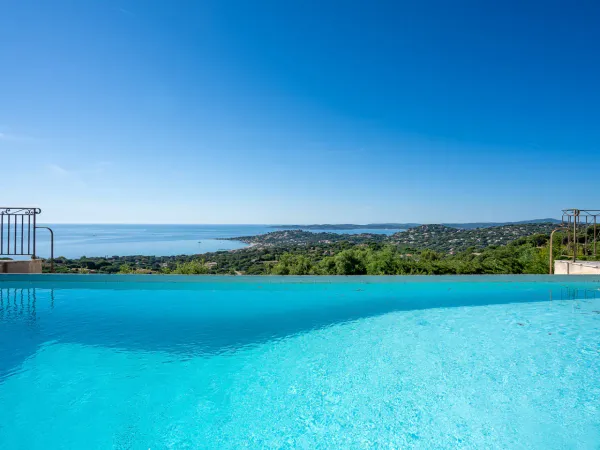 Propriété de prestige en pierre - Vue mer panoramique - Piscine à débordement