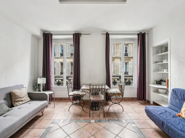 Paris IX - Studio 30m² au 3ème étage côté rue - Quartier Saint-Georges
