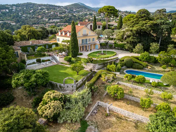 Propriété d'exception sur les collines de Nice - Élégance, Histoire et Caractère