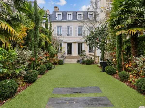 Neuilly Sablons - Hôtel particulier contemporain avec grand jardin