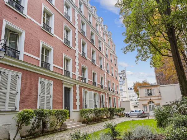 Paris 8ème | Les Jardins de Friedland | Havre de paix | Trois-pièces | Refait à neuf