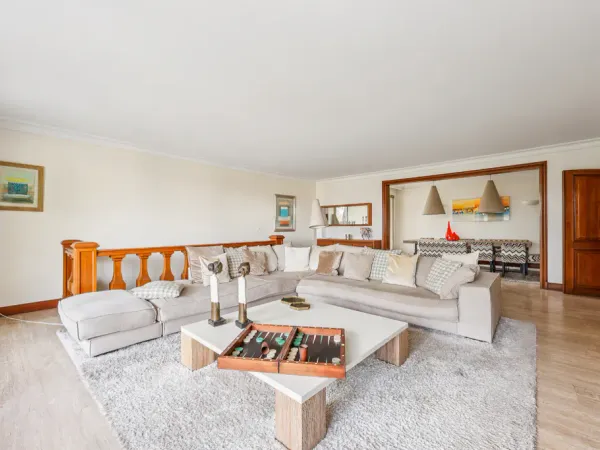 Grand duplex avec vues sur Paris, jardin/terrasses et accès parking direct - idéal familles internat