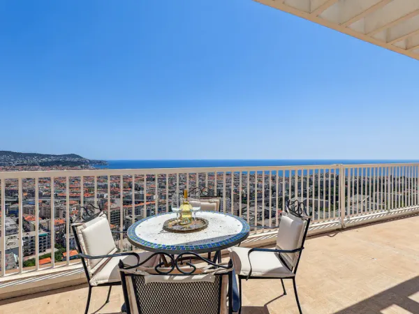 Dernier étage avec toit terrasse et vue panoramique