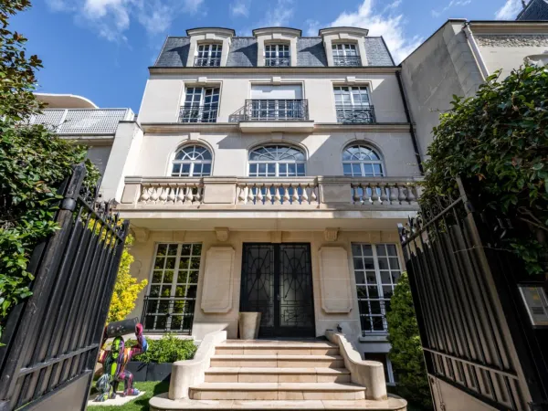 Neuilly-sur-Seine/Pasteur - Hôtel particulier d'exception au sein d'une voie privée et sécurisée