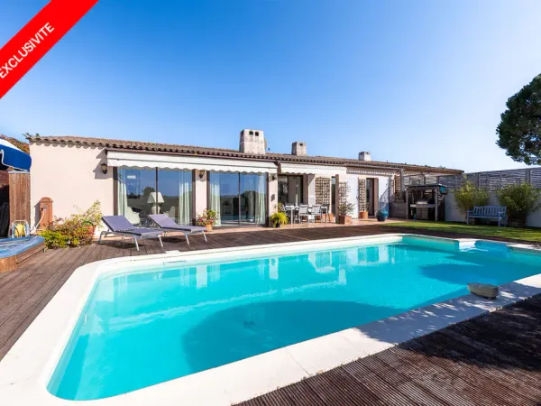 Domaine des Hauts de Vaugrenier - Maison familiale avec piscine et vue collines.
