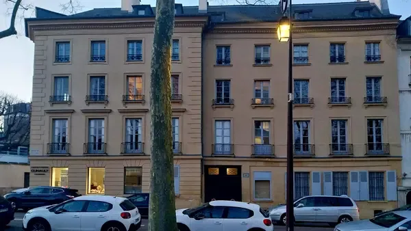 Loue chambre avec sa salle d'eau indépendante