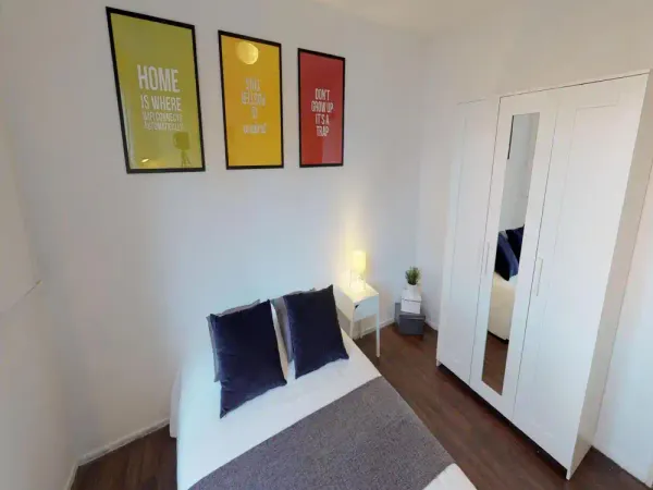 Loue chambre dans appartement en colocation