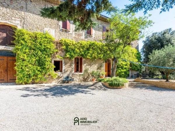 Mas de caractère avec gîte indépendant sur propriété avec piscin