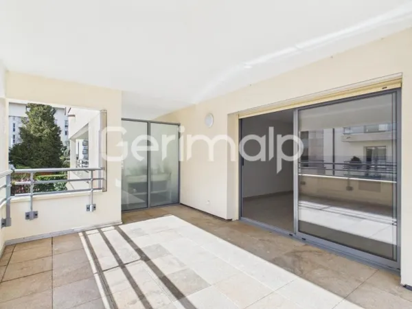 Vente - Appartement - 3 pièces + cuisine - 63 m² - 595 000 € -