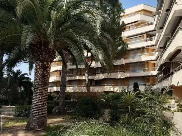 Stationnement Location Fréjus   75€