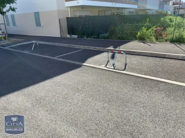 Stationnement Location Grans   50€