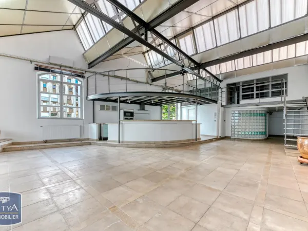 Local 5 pièces 219 m²