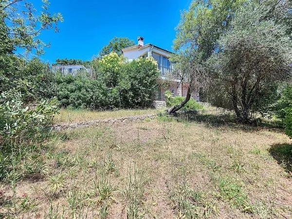 MAISON DE 145m² sur 1212m² / CALME ET LUMINEUSE !!
