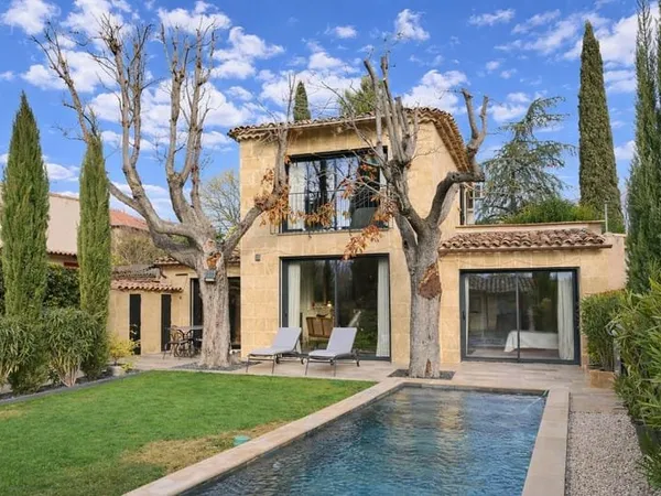 Aix-en-Provence - Propriété avec dépendance, piscine et 3 g