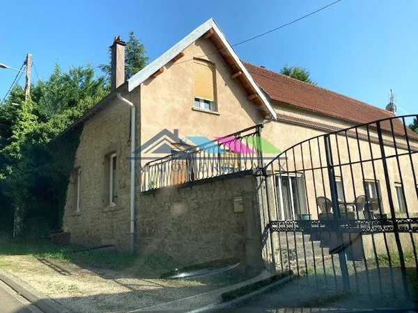 A vendre, maison ancienne à rénover d'une surface habitable