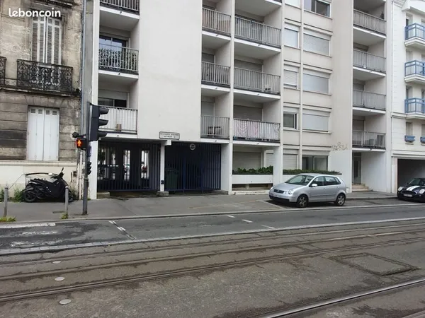 Location place parking Bordeaux St Nicolas