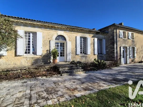 Maison 10 pièces 379 m²