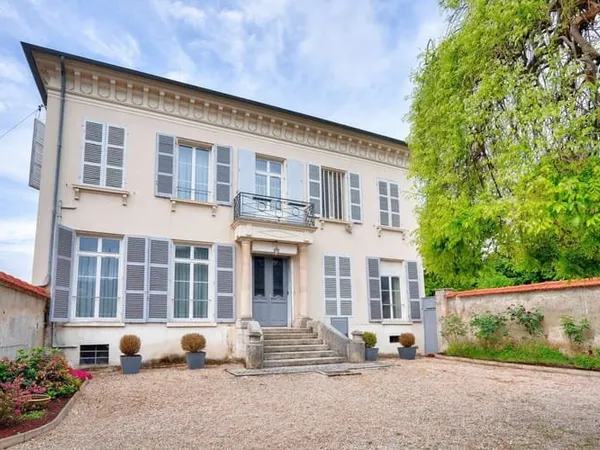 Maison 6 pièces 213 m²