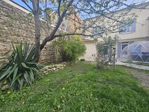 PORT SAINTE FOY : Maison de ville avec jardin