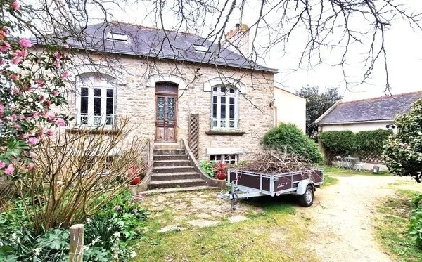 A vendre-Douarnenez- Maison année 30-Garage-sous-sol-jardin