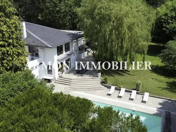 Maison 12 pièces 425 m²