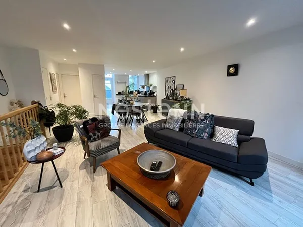 A LOUER - APPARTEMENT 3 CHAMBRES AVEC TERRASSE - CENTRE VILLE DE LOCMINE