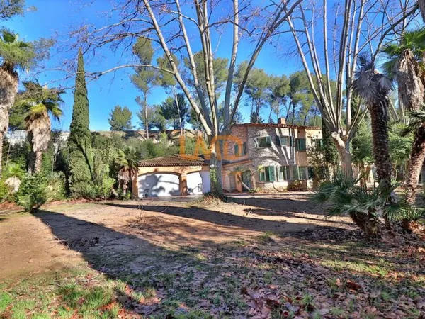 Bastide de charme - Murs commerciaux - Enorme potentiel