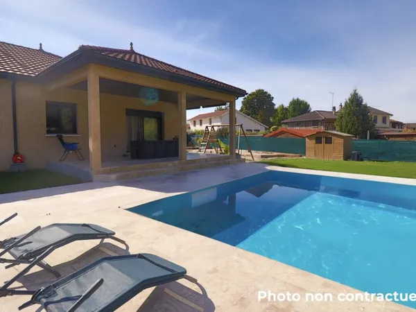 Maison récente avec piscine de 138 m2 sur terrain 1117 m2