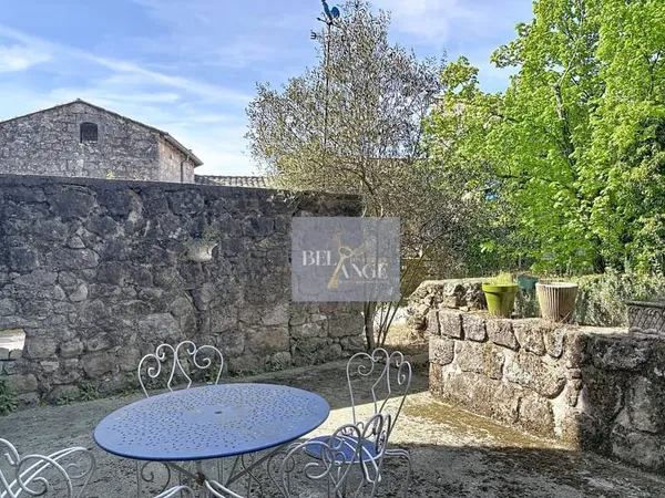 ENSEMBLE IMMOBILIER DE CARACTÈRE