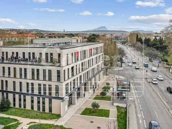 Bureaux 1222 m²