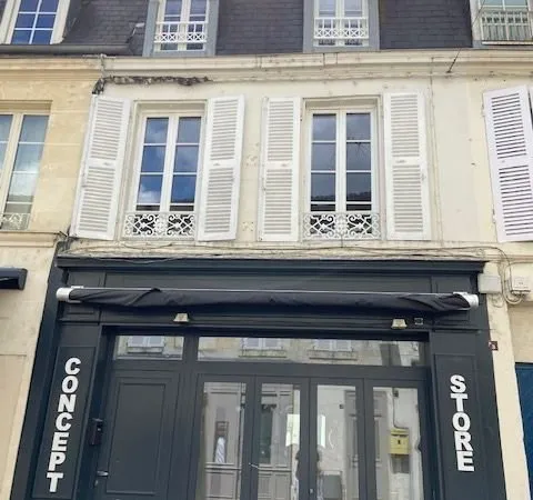 Local Commercial 25m2 proximité immédiate Place François 1er