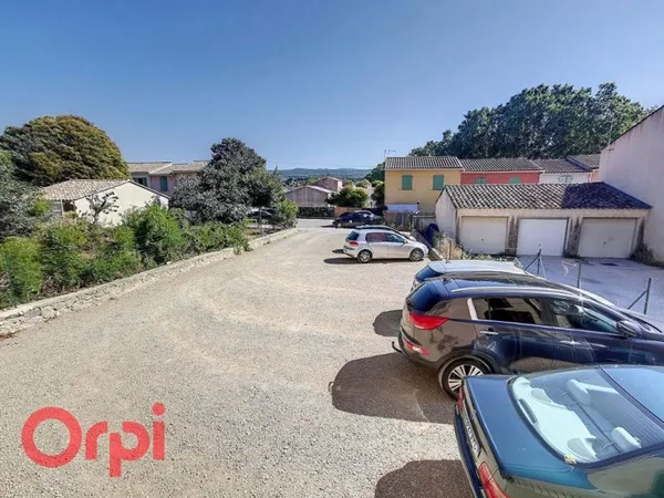 LE BEAUSSET - EMPLACEMENT DE PARKING A LOUER