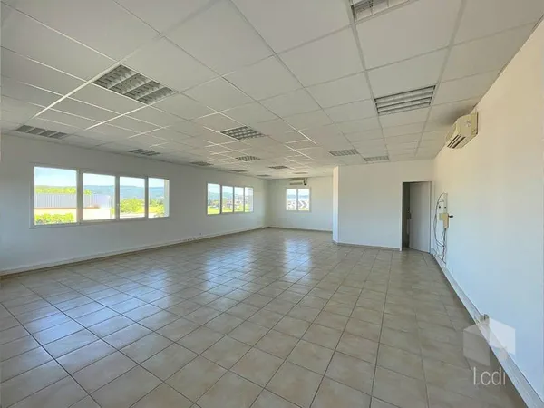 MONTELIMAR, bureaux de 80 m2