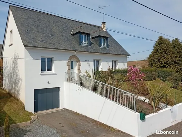 Maison individuelle vue dégagée sur plan d'eau
