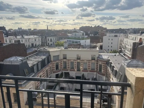 F3 avec Balcon dans un très bel immeuble avec cachet ancien