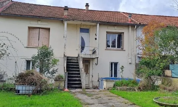 Ales, quartier Chantilly, maison à rafraichir avec terrain et garage