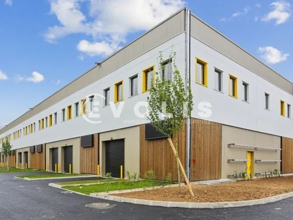 Locaux d'activité - A LOUER - 683 m² non divisibles