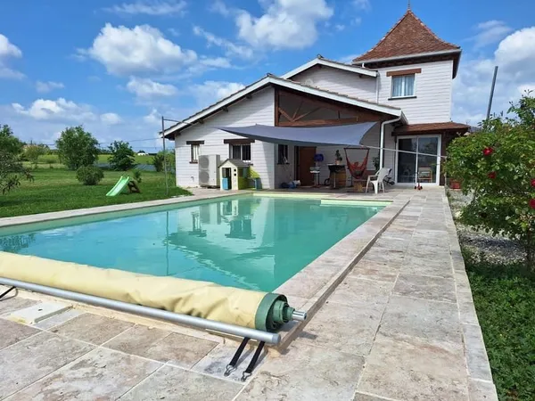 Maison en ossature bois avec vue, au calme et proche des commodités