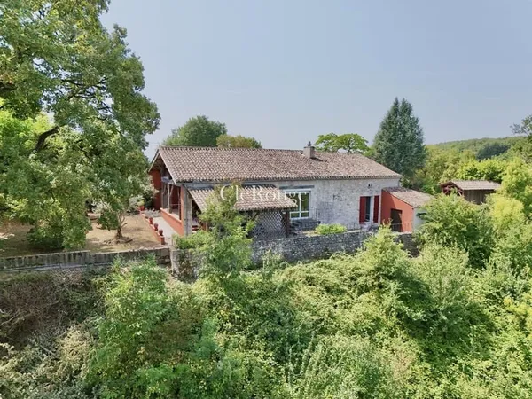 Proche d'Eymet - Magnifique propriété de 3 chambres et 3 salles d'eau avec des vues à couper le souf