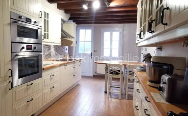Maison familiale avec maison d'amis