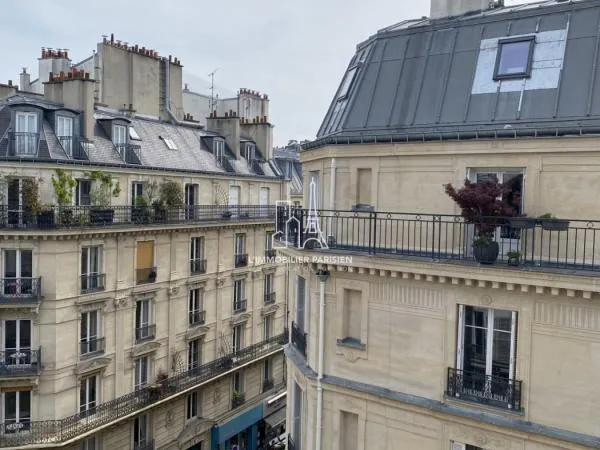 Rue Marguerite de Rochechouart : charmant studio lumineux de