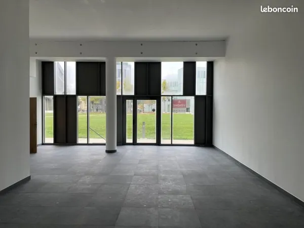 LOCAL COMMERCIAL 72,5 m² - PRESQU'ÎLE DE CAEN - À VENDRE OU À LOUER