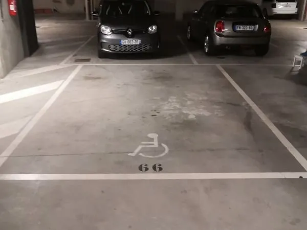 Grande place de parking
