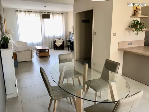 Appartement 95 mètres carrés avec garage et cave