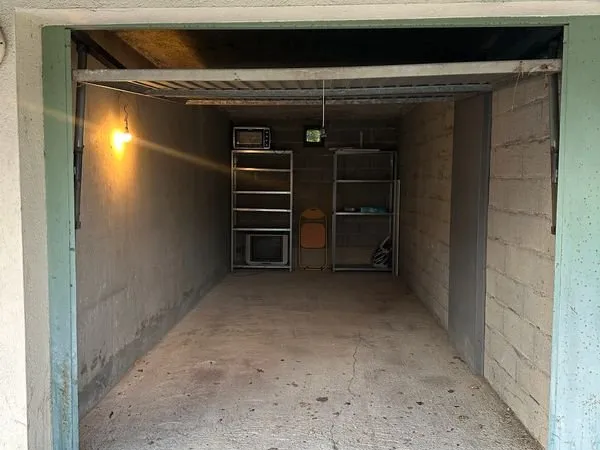 Garage à louer - Rez-de-chaussée