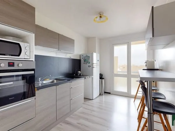 T3/4 LUMINEUX AVEC DEUX BALCON - RÉSIDENCE PRISÉE À CHARTRE