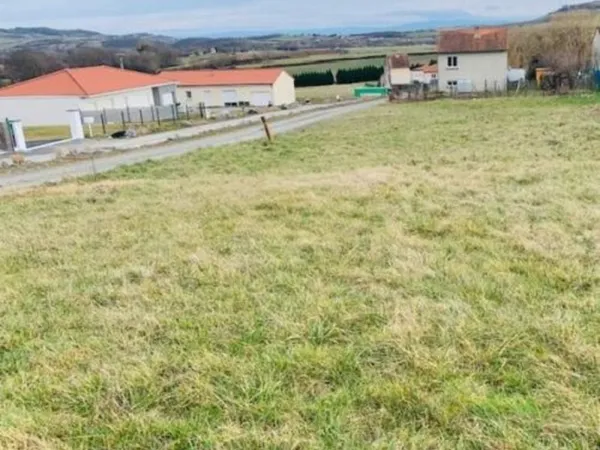 Terrain à bâtir de 615m² à Combronde