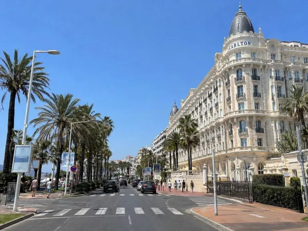 APPARTEMENT QUATRE PIÈCES - RUE D'ANTIBES - 06150 CANNES