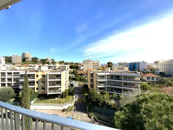 Appartement à vendre 4 pièces, cave et garage ANTIBES (06)