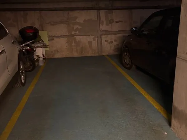 Loue Parking proche Métro Barbara